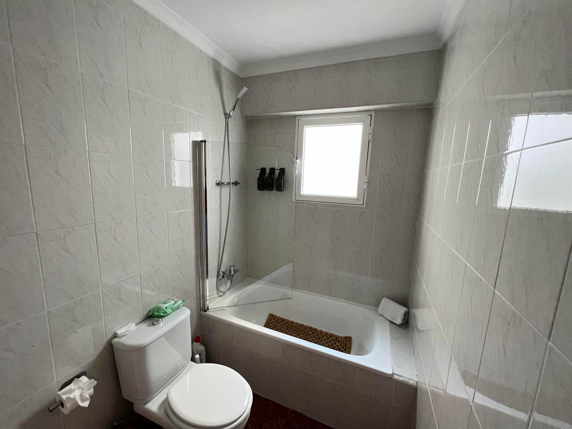 Gran Apartamento Con Parking Gratis Centro De Малага Экстерьер фото