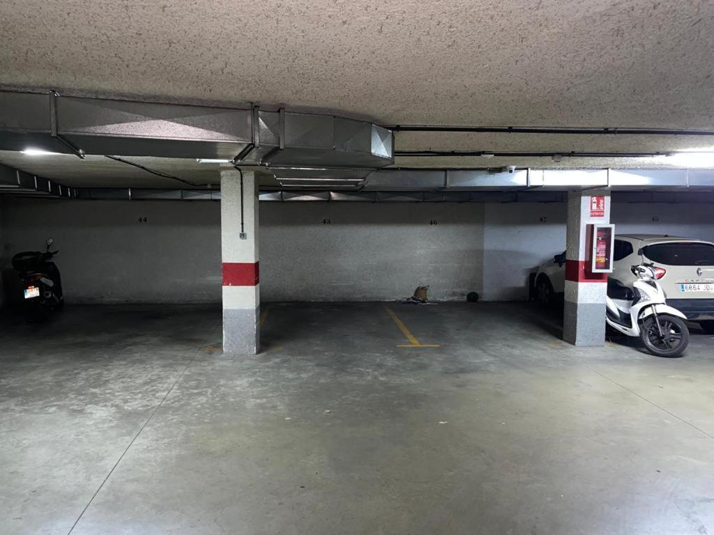 Gran Apartamento Con Parking Gratis Centro De Малага Экстерьер фото